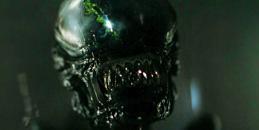 Close-up de um Xenomorfo em Alien: Romulus.