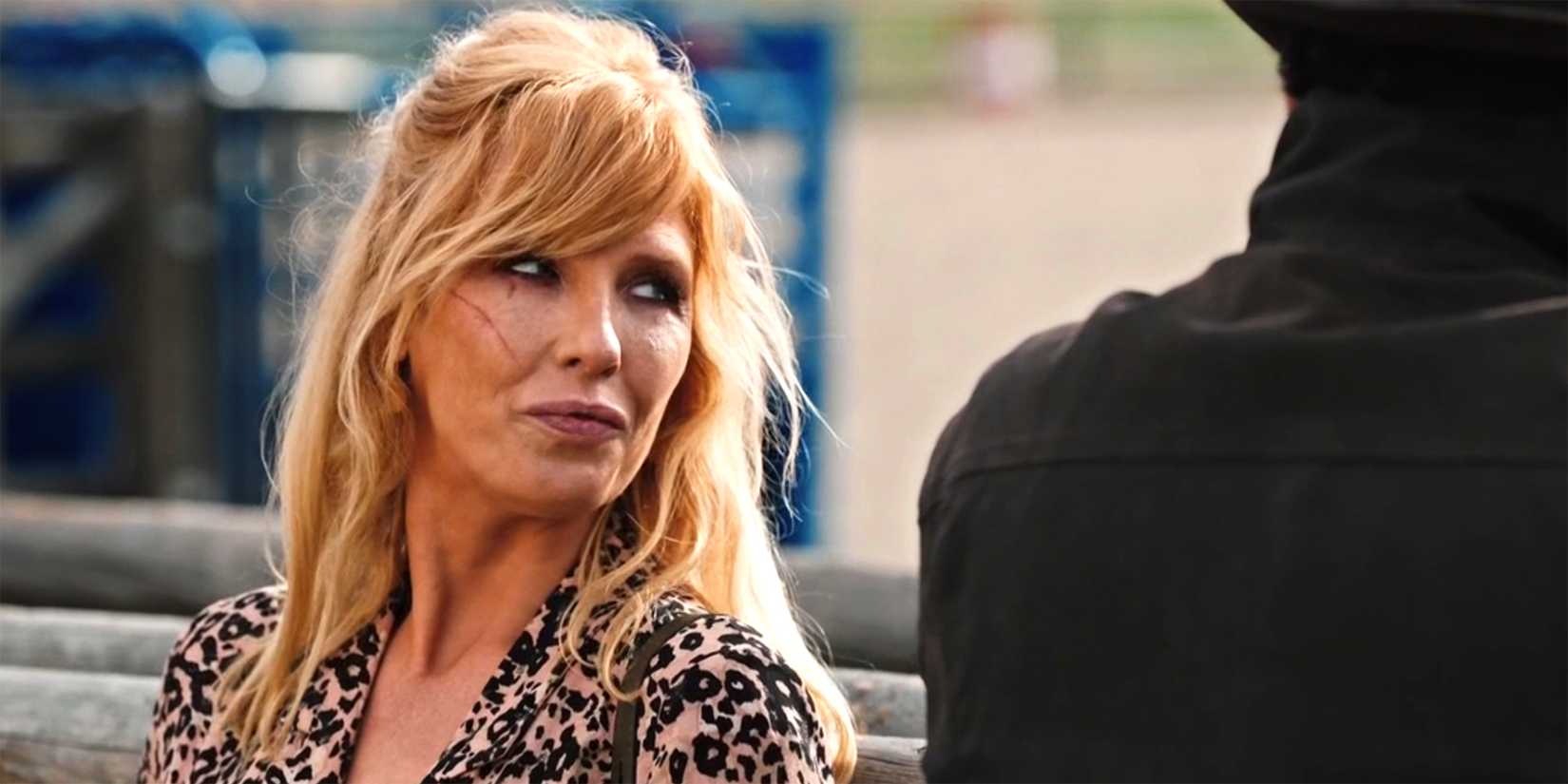 Бет, смотрящая на Рипа крупным планом в "Yellowstone"