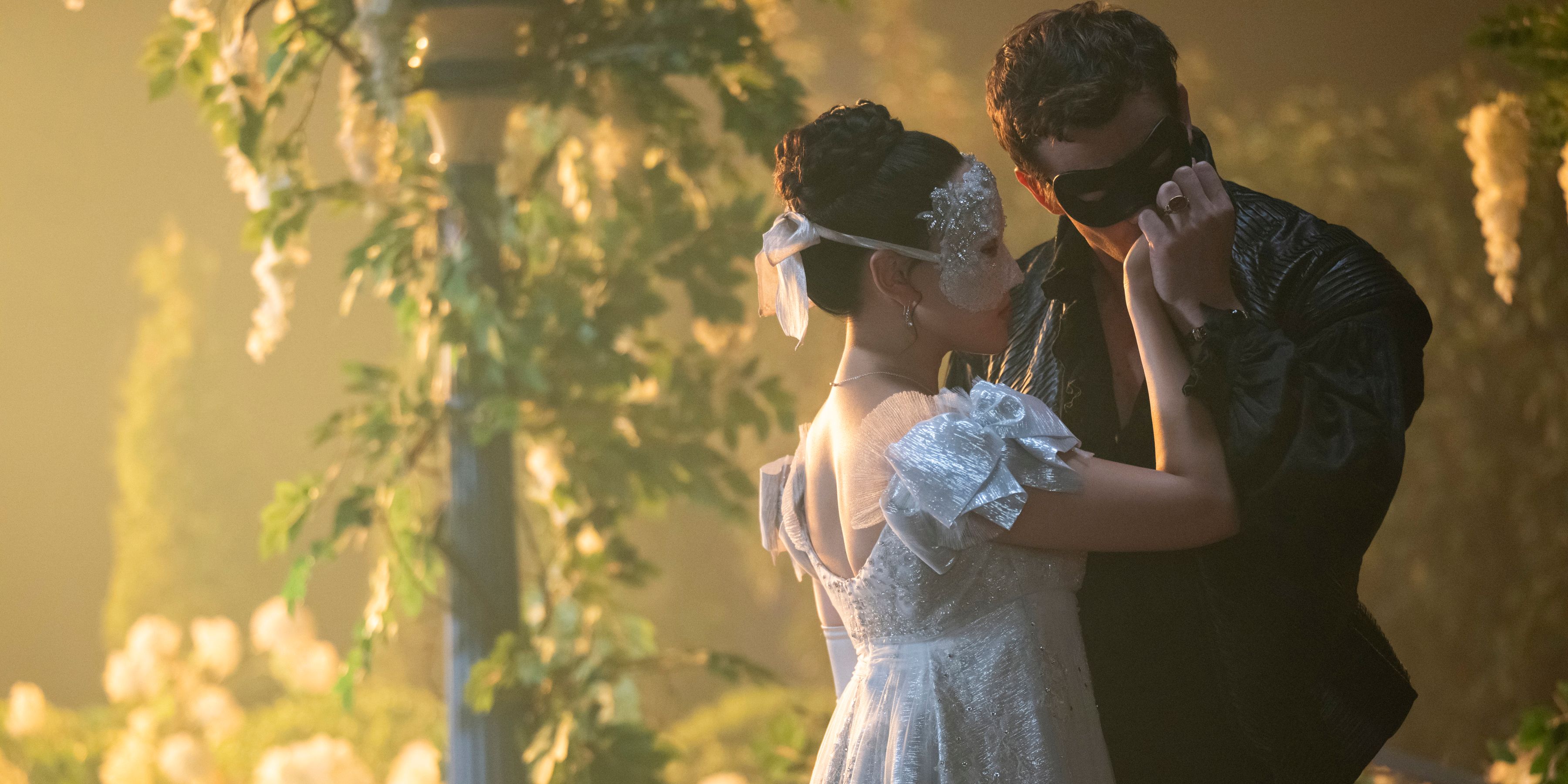 Sophie Baek (Yerin Ha) & Benedict Bridgerton (Luke Thompson) At The Masquerade Ball In Bridgerton Season 4, Episode 1