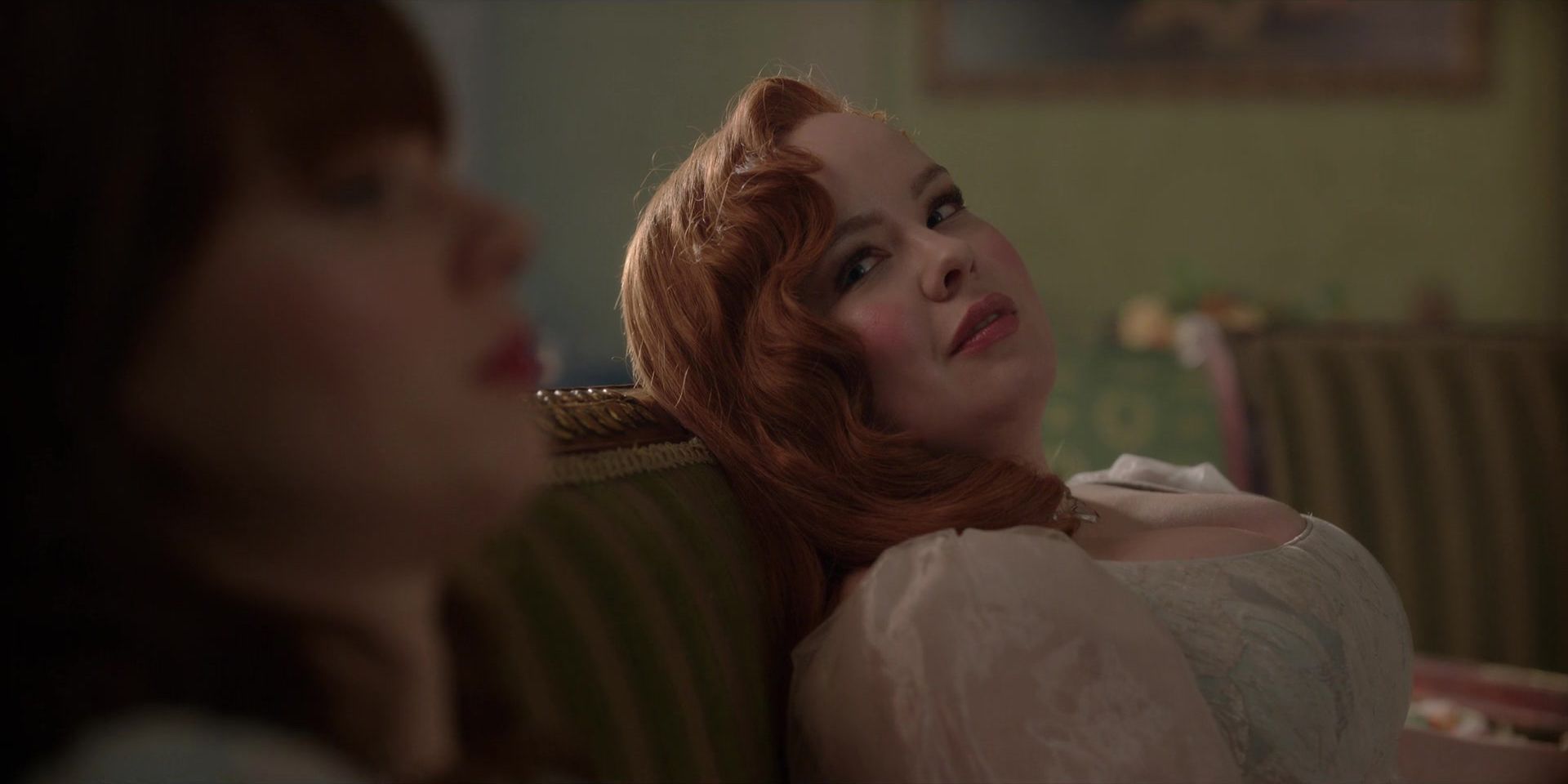 Penelope Featherington (Nicola Coughlan) Looking At Eloise Bridgerton (Claudia Jessie) In Bridgerton Season 3, Episode 8, 