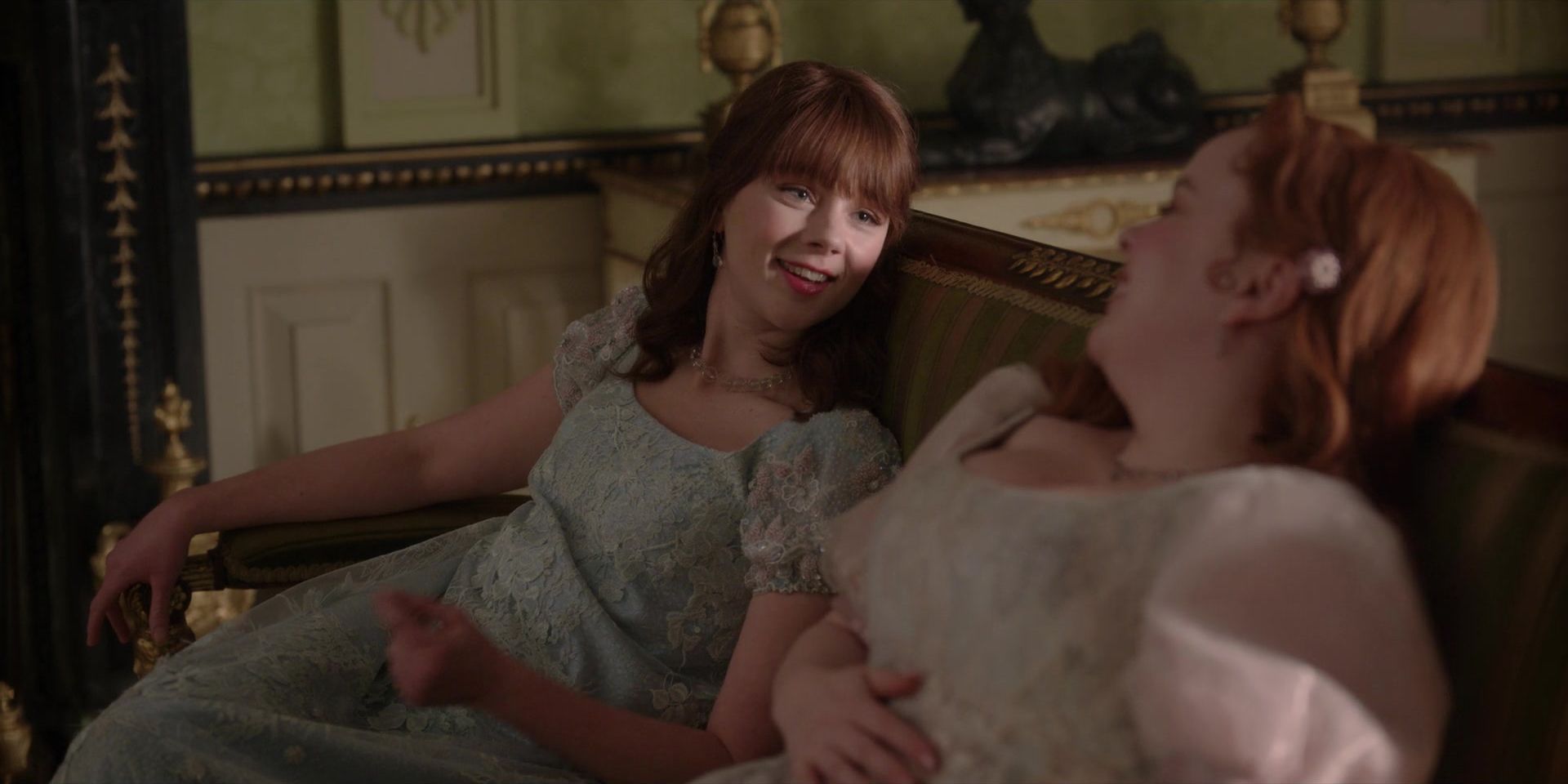 Eloise Bridgerton (Claudia Jessie) & Penelope Featherington (Nicola Coughlan) Talking In Bridgerton Season 3, Episode 8, 