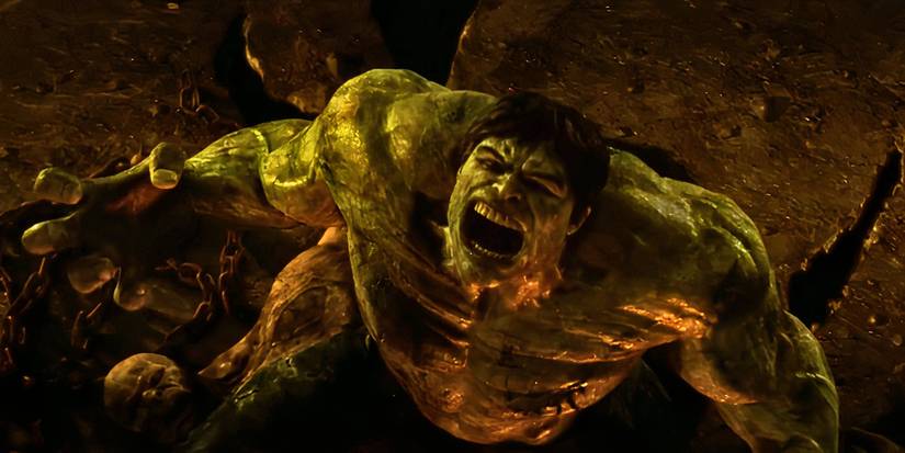 Edward Norton como Bruce Banner rosnando na forma de Hulk em O Incrível Hulk (2008)