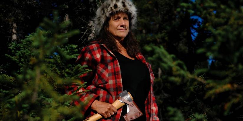 Karie Lee Knoke holding axe for Alone season 9 promo