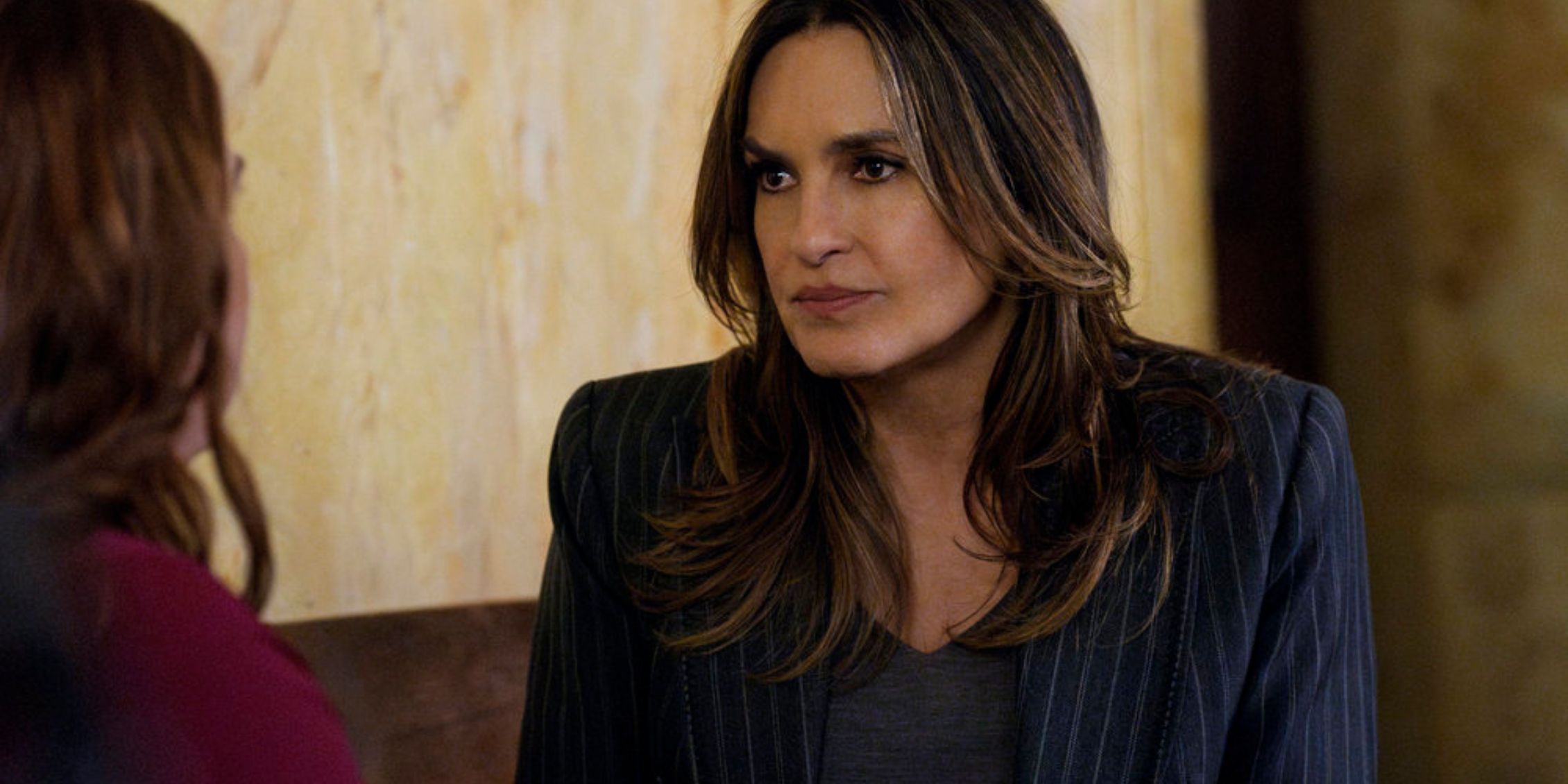 Law & Order Svu Benson sitting in front of a victim 