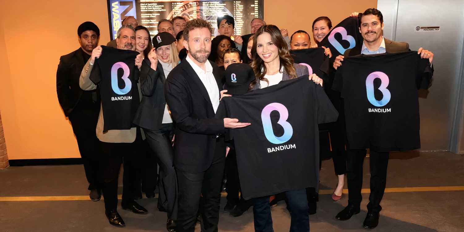 TJ Thyne as Fletcher Voss and Katrina Law as Jess Knight in NCIS