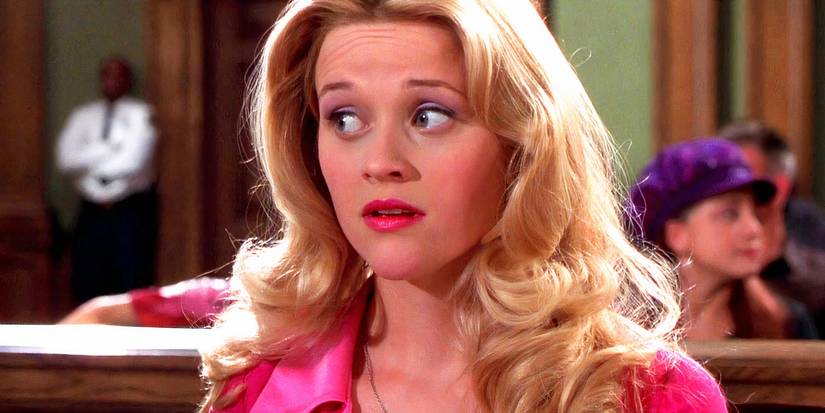 Reese Witherspoon as Elle Woods wearing pink in a courtroom in Legally Blonde