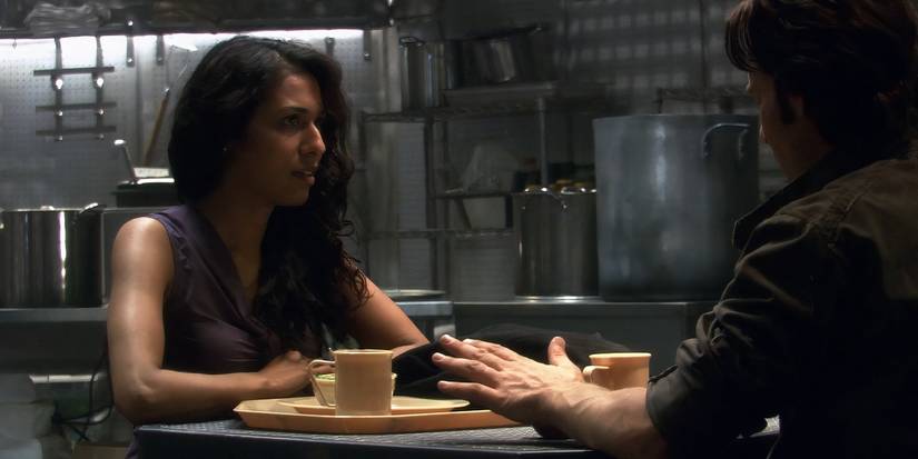 Tory (Rekha Sharma) and Gaius (James Callis) talkling to one another in Battlestar Galactica