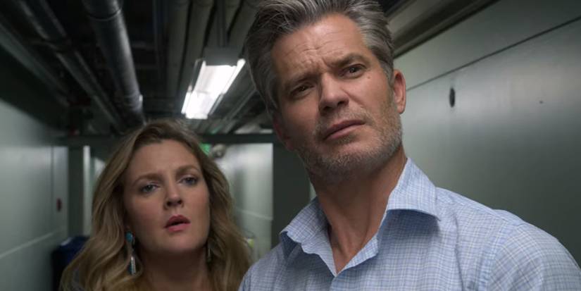 Sheila (Drew Barrymore) and Joel (Timothy Olyphant) looking at something in surprise in Santa Clarita Diet.