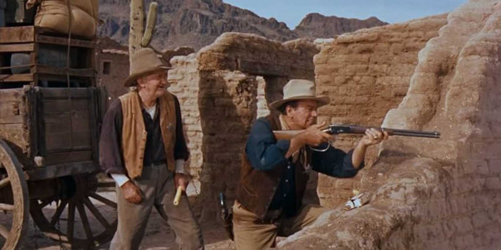 John Wayne mirando um rifle em Rio Bravo.