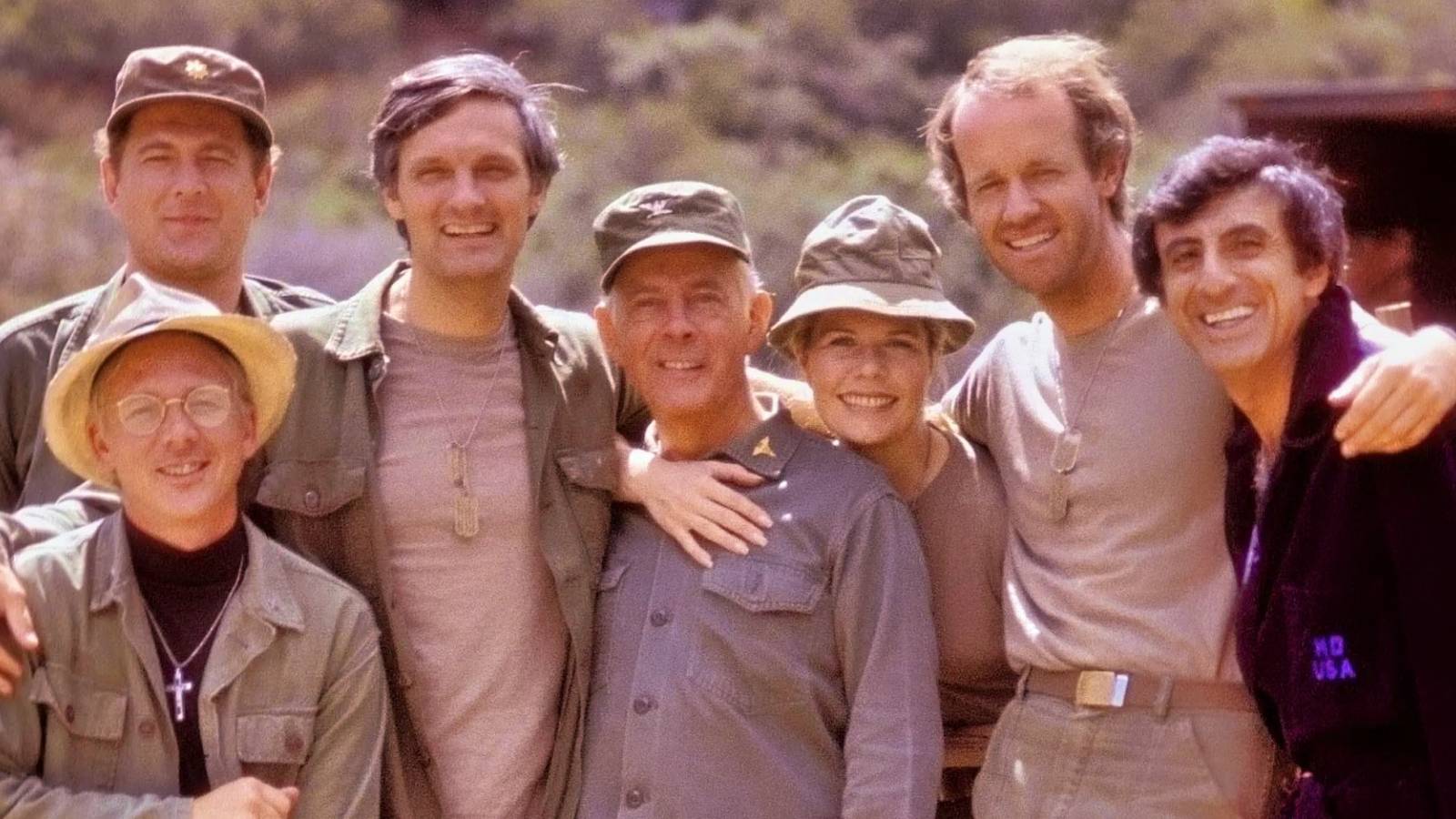 Mash Cast Why MASH Ended Up Needing Two Different Pilot Episodes