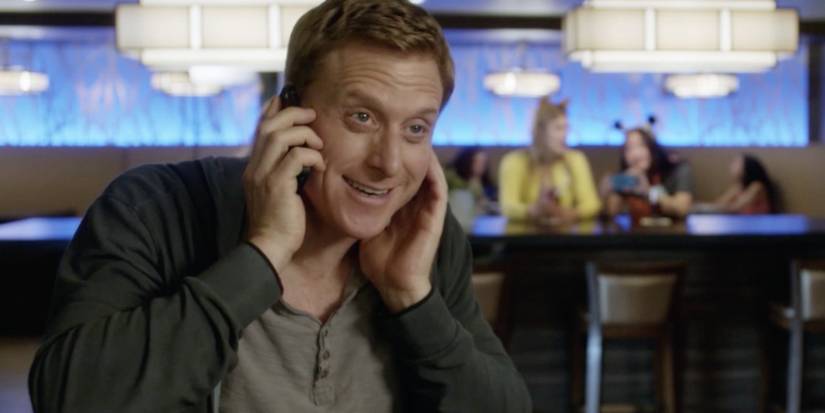 Alan Tudyk as Wray Nerely in Con Man