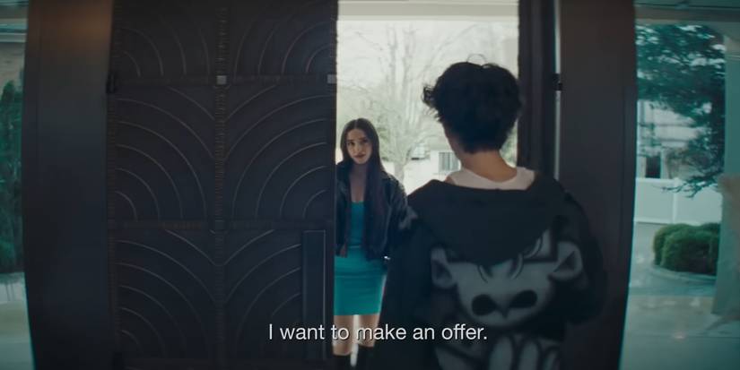 Ани прибывает к дому Ивана в Anora