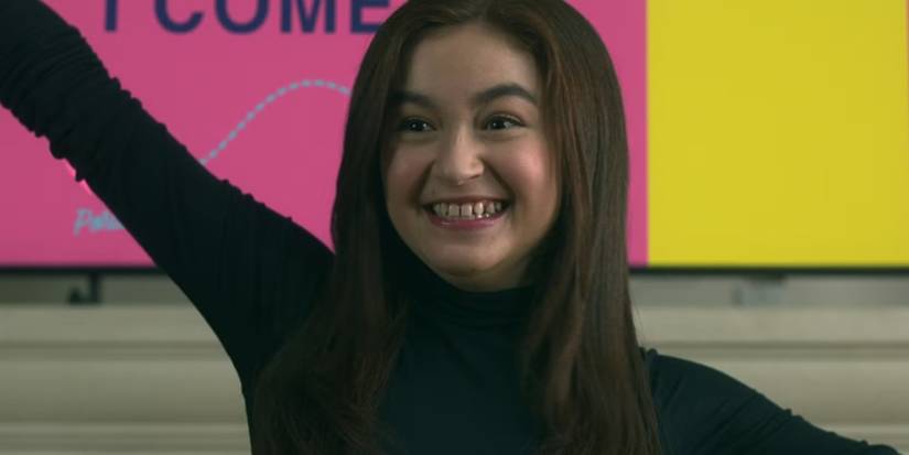 Anna Cathcart's Teeth Spacing & New XO Kitty Season 2 Look Explained By ...
