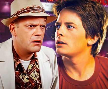 Марти МакФлай из "Назад в будущее", сыгранный Майклом Джеффокс, и Док Браун, сыгранный Кристофером Ллойд, перед графиком часов