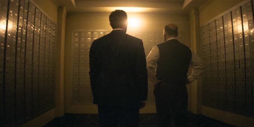 Matt Murdock e Yusuf Khan entram no cofre e encontram várias caixas de depósito de segurança no Episódio 5 da 1ª Temporada de Daredevil: Born Again