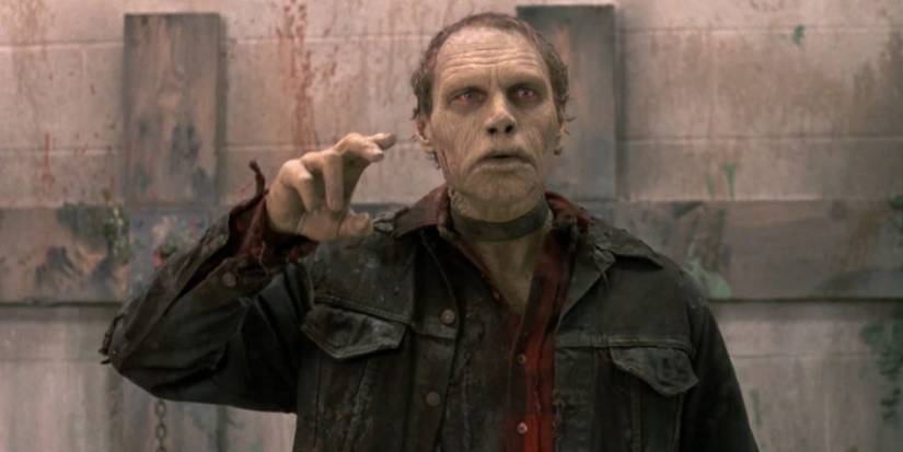 Bub the zombie salutes in Day Of The ᴅᴇᴀᴅ (1985)