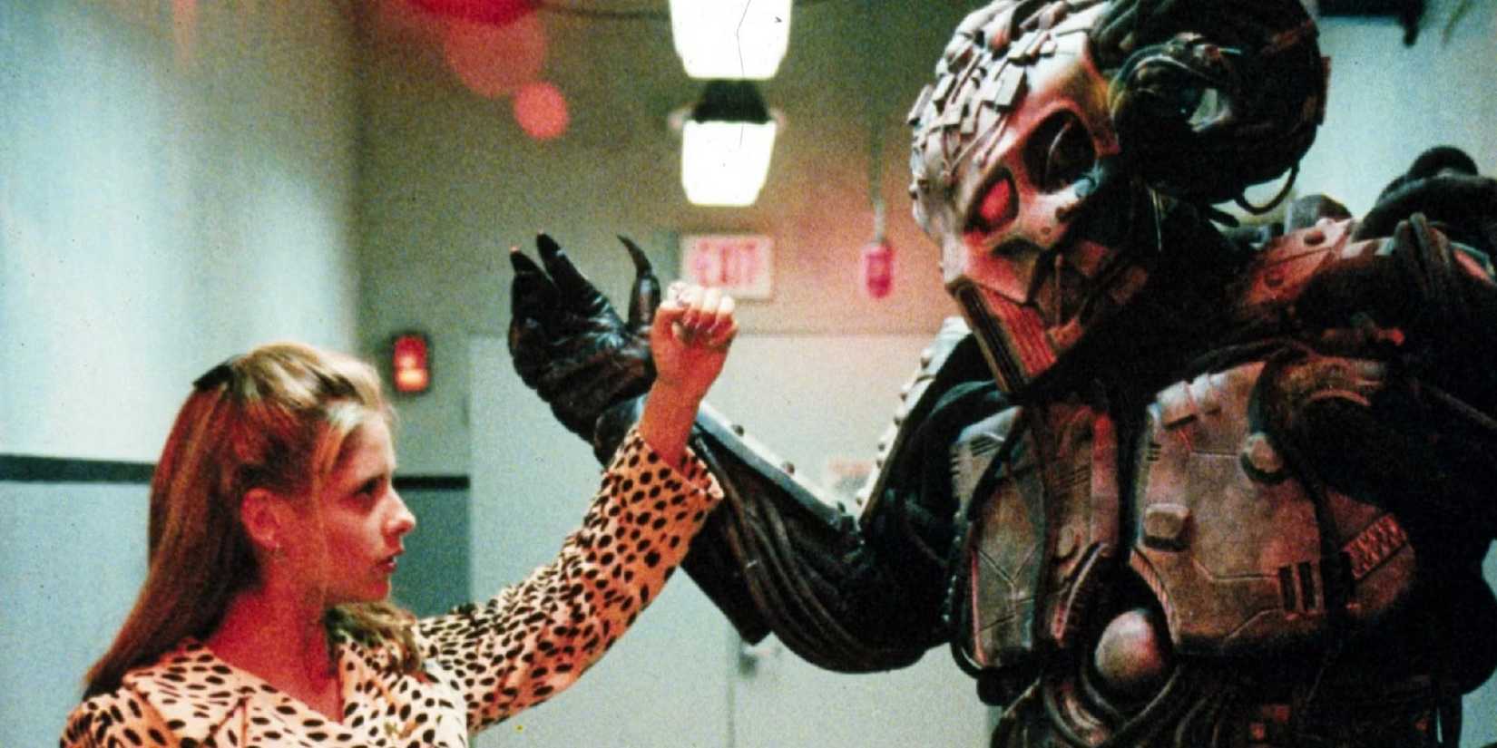Buffy Summers (Sarah Michelle Gellar) fighting a robot on Buffy The Vampire Slayer
