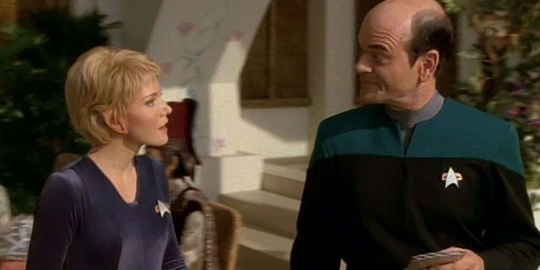 Kes (Jennifer Lien) and the Doctor (Robert Picardo) meet on the holodeck in Voyager Darkling