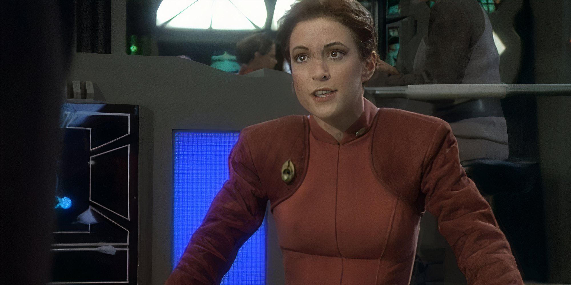 Major Kira Nerys (Nana Visitor) in DS9 ops Star Trek Deep Space Nine season 1