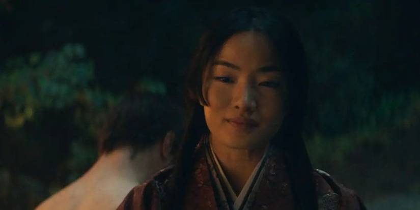 mariko anna sawai sitting behind blackthorne cosmo jarvis in the bath in shogun episode 4