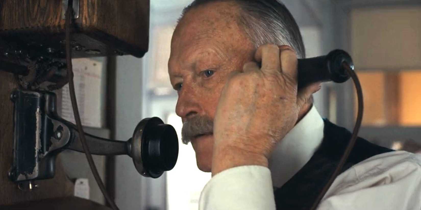 Sheriff McDowell (Robert Patrick) looking worried on the phone in 1923 season 2, episode 5