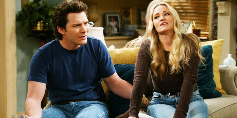 Montana Jordan as Georgie Cooper and Emily Osment as Mandy McAllister in Georgie & Mandy's First Marriage episode 14-1