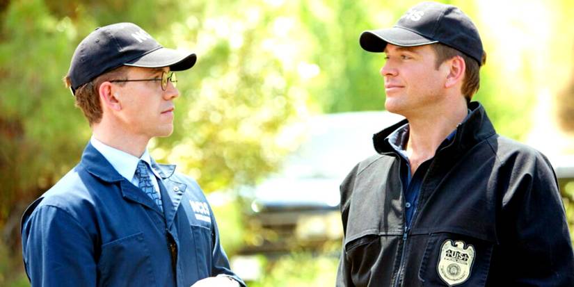 Palmer and DiNozzo looking at each other in NCIS