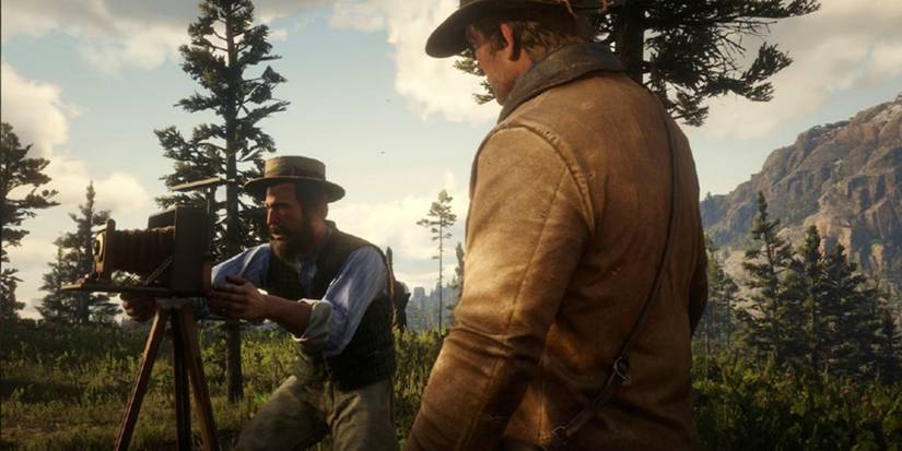 Red Dead Redemption 2 Photographer Albert Mason talking to Arthur.