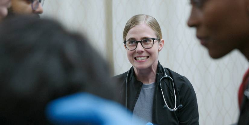 Dr. Melissa King (Taylor Dearden) with a big smile in The Pitt Season 1 Ep 11