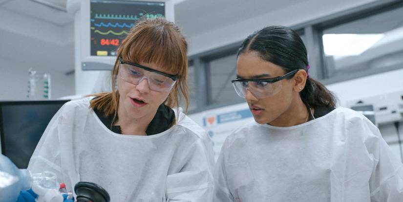 Dr. McKay (Fiona Dourif) and Dr. Victoria Javadi (Shabana Azeez) performing surgery in The Pitt Season 1 Ep 11