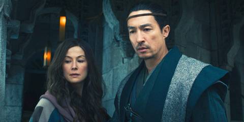 Moiraine Damodred (Rosamund Pike) and Lan Mandragoran (Daniel Henney) looking uneasy in The Wheel of Time Season 3 Ep 1
