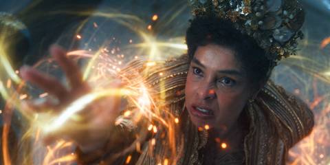 Siuan Sanche (Sophie Okonedo) using her powers in The Wheel of Time Season 3 Ep 1
