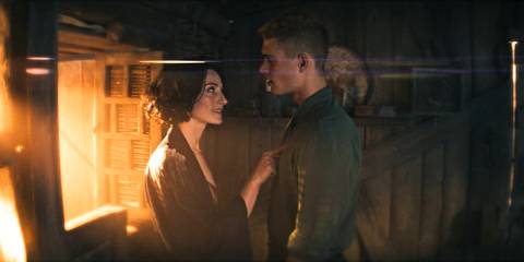 Lanfear (Natasha O'Keeffe) flirting with Rand al'Thor (Josha Stradowski) in The Wheel of Time Season 3 Ep 2