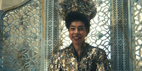 Siuan Sanche (Sophie Okonedo) smiling at Lord Gaebril in The Wheel of Time Season 3 Ep 2
