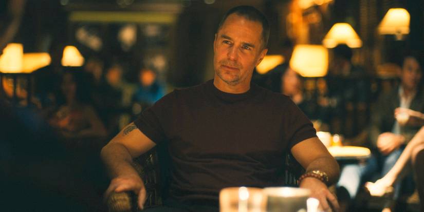 Frank (Sam Rockwell), amigo de Rick em The White Lotus Temporada 3 Ep 5.