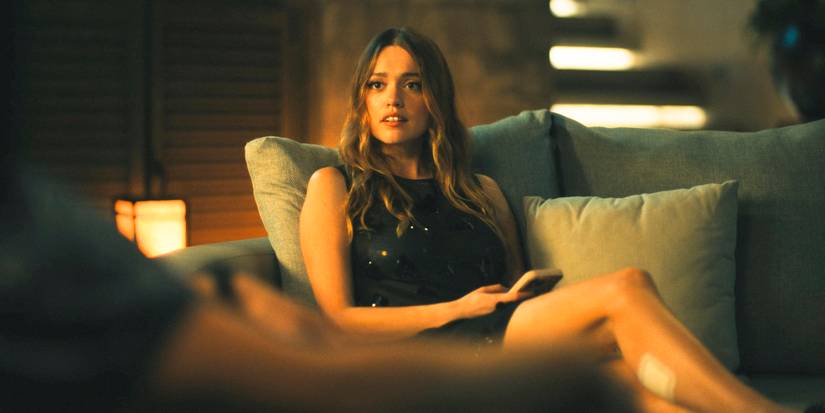 Chelsea (Aimee Lou Wood) casually lounging on a sofa in The White Lotus Season 3 Ep 7