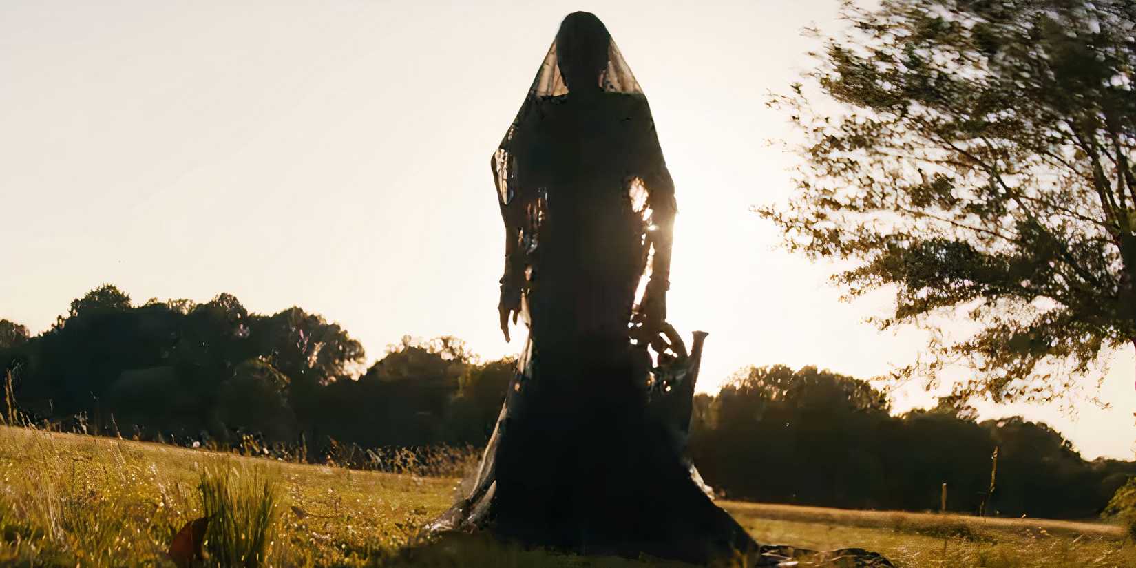 A Mulher em The Woman in the Yard