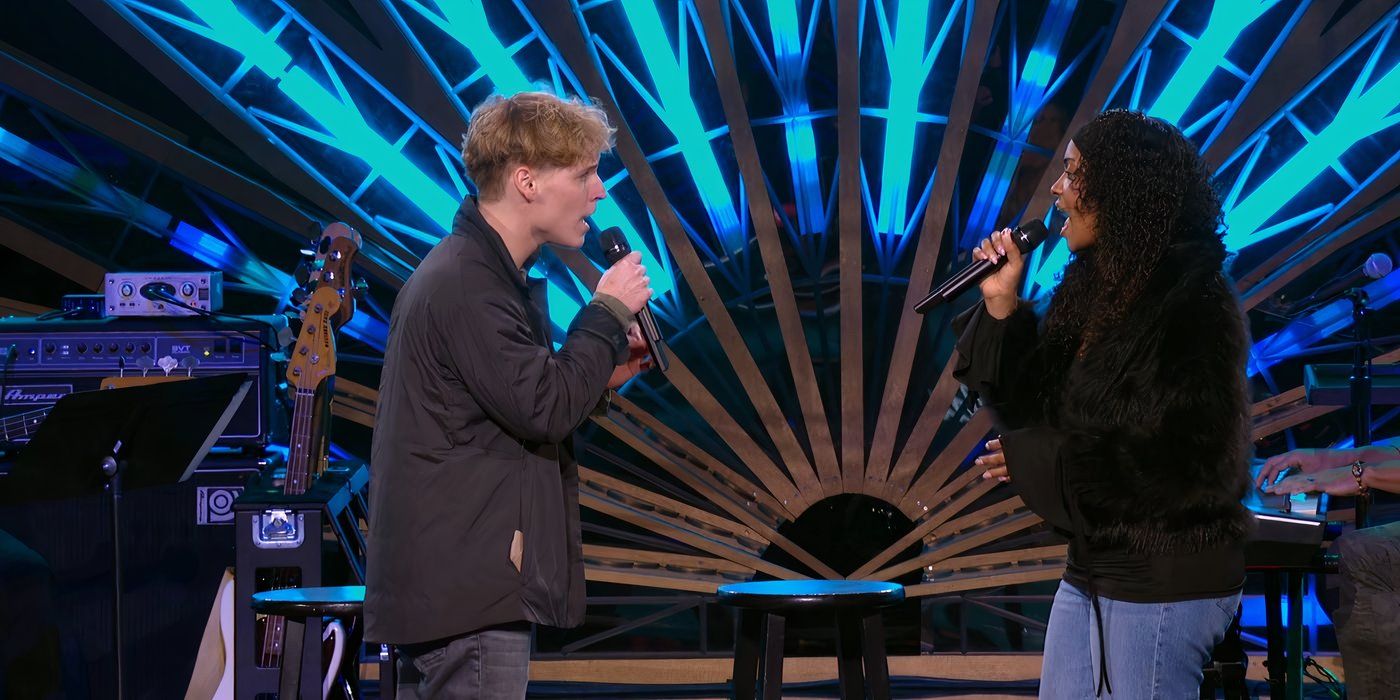 American Idol season 23 contestants Baylee Littrell and Keilene looking at each other as they sing
