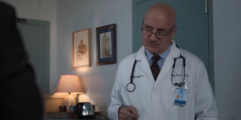 Anupam Kher como Dr. Kapoor em New Amsterdam