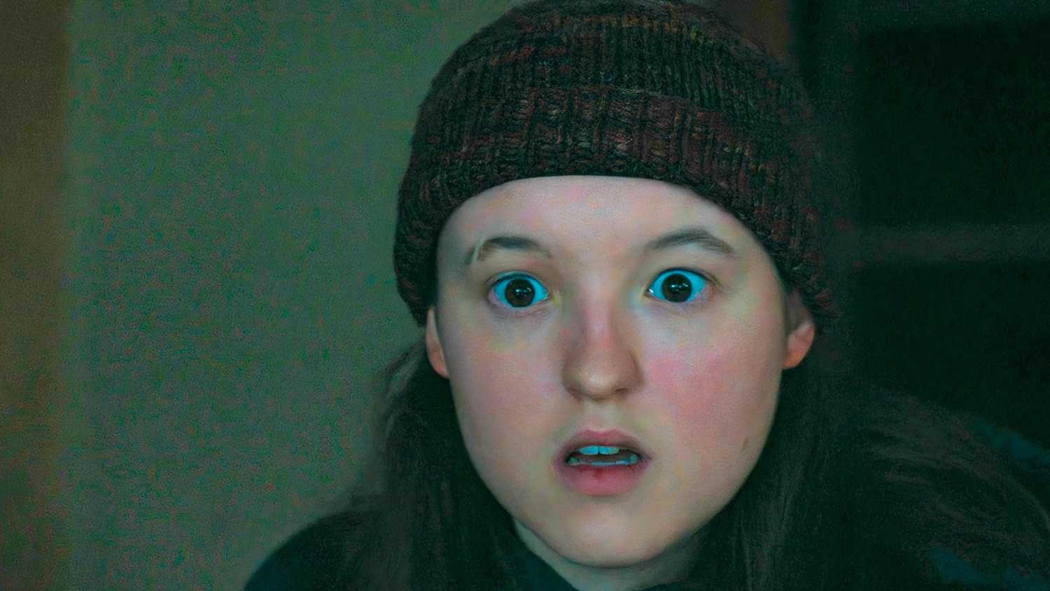 Bella Ramsey dans le rôle d'Ellie, l'air choquée dans l'épisode 2 de la saison 2 de The Last of Us
