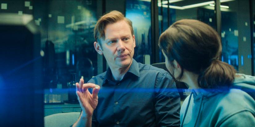 Walton (Jimmi Simpson) looking worried at Nanette in Black Mirror Season 7 Ep 6