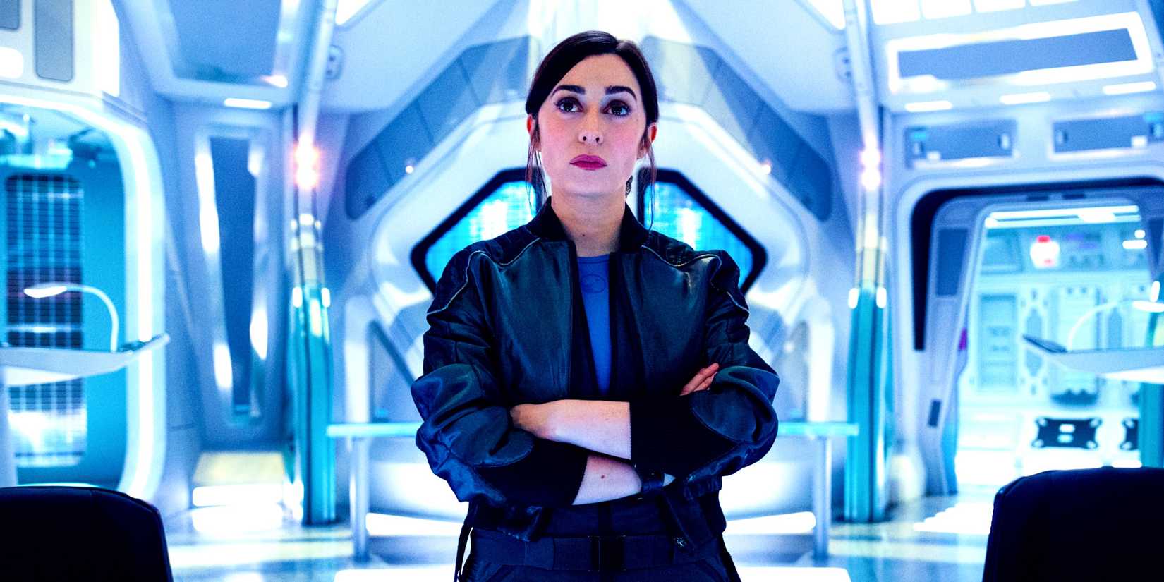 Cristin Milioti as Cole with her arms crossed in Black Mirror season 7 episode 6 USS Callister Into Infinity