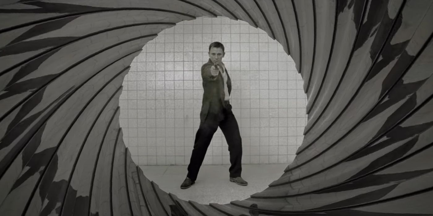 Daniel Craig como James Bond nos títulos de abertura de Casino Royale.