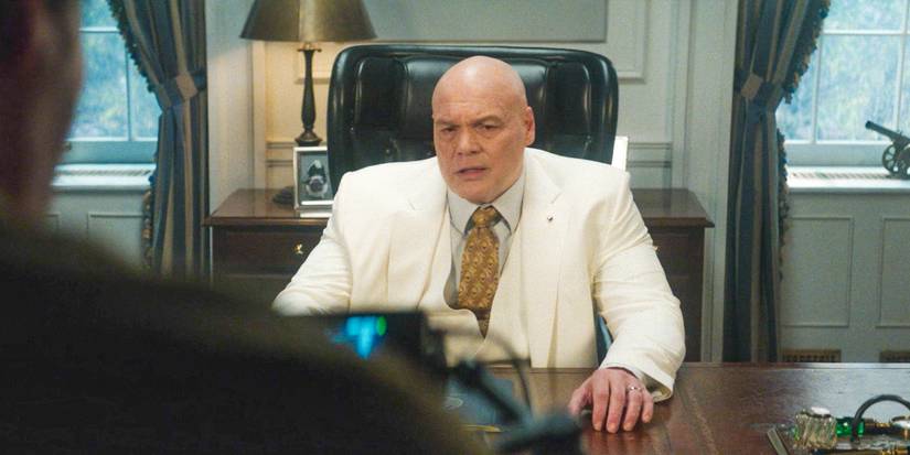 Wilson Fisk (Vincent D'Onofrio) gravando uma mensagem para os cidadãos em Demolidor: Renascido Temporada 1 Ep 9