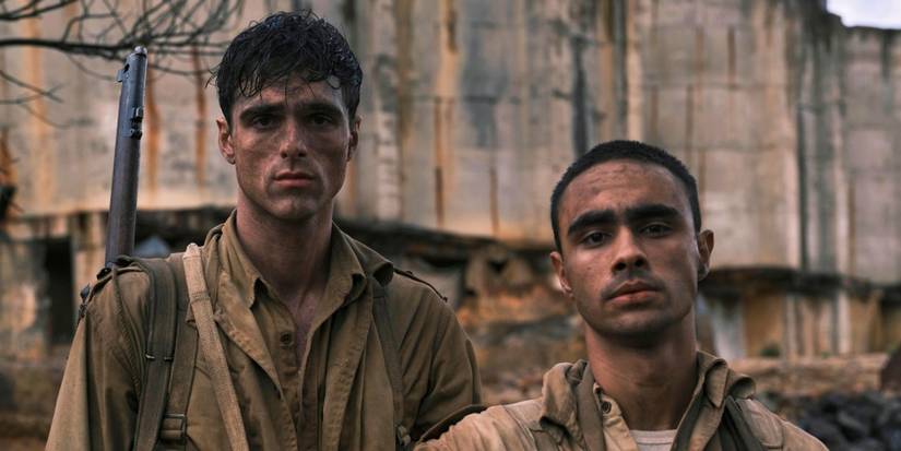 Dorrigo e Frank em cena de The Narrow Road to the Deep North.