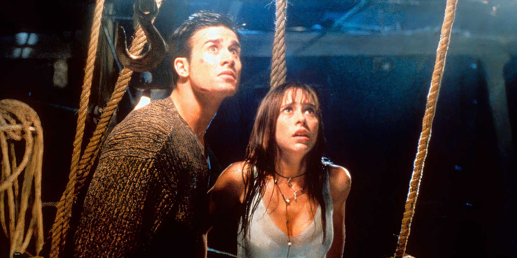 Freddie Prinze Jr. and Jennifer Love Hewitt as Ray and Julie in I Know What You Did Last Summer.