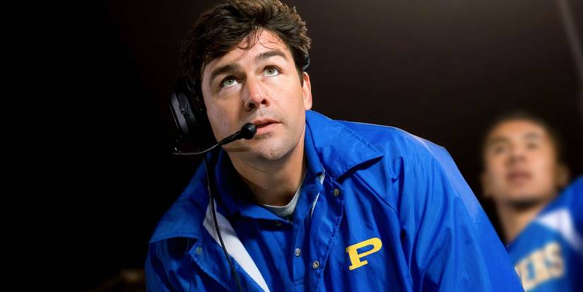 Kyle Chandler as Coach Taylor coaching a football game in Friday Night Lights.