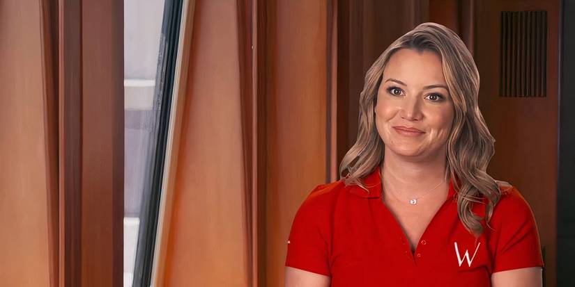 Hannah Ferrier de Below Deck Mediterranean vestindo uniforme vermelho