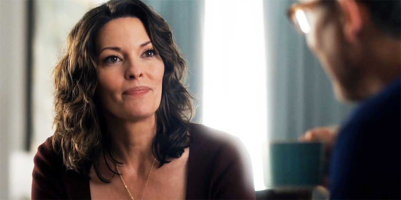 Isobel smiling at her husband in FBI