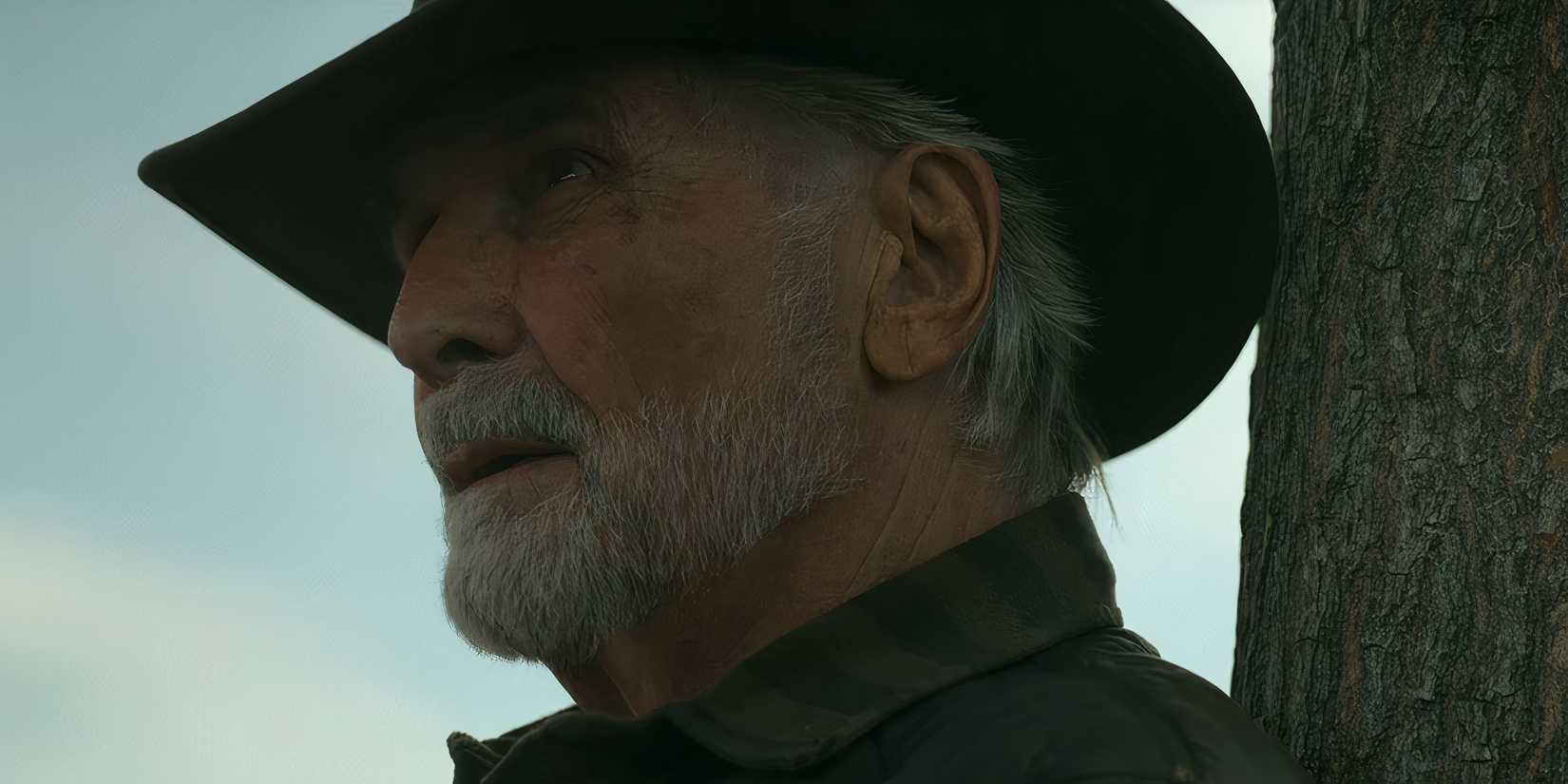 James Brolin as Cap Fuller leaning against a tree in Ransom Canyon